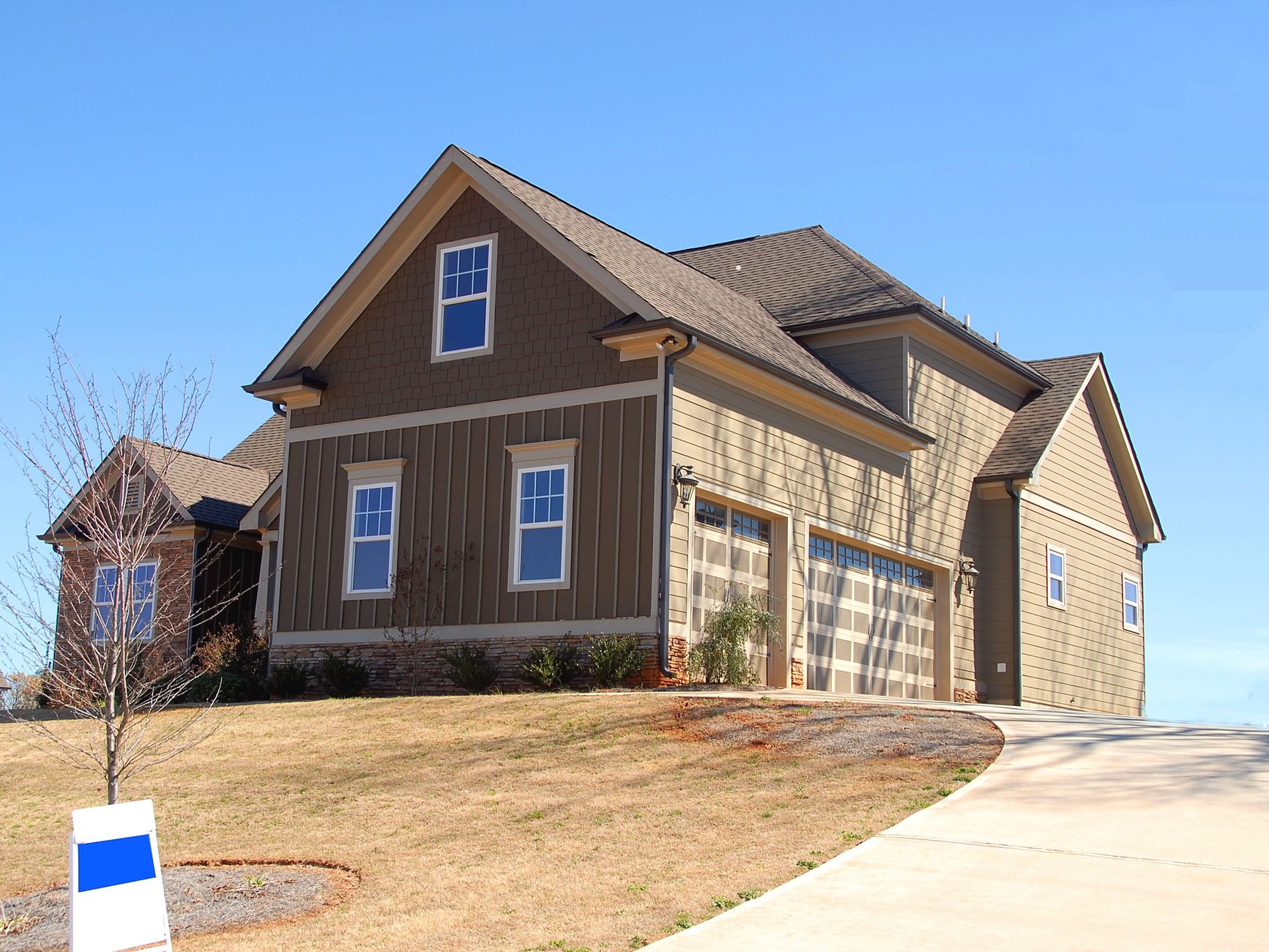 Charlotte Garage Door Pros licensed garage door repair technicians in Charlotte, NC
